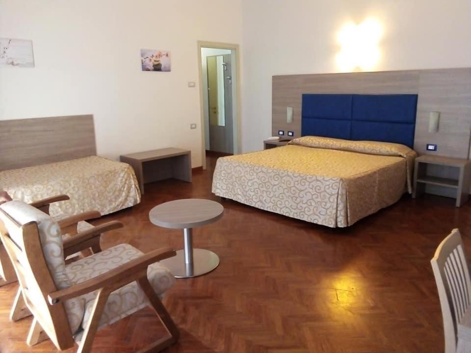 טירניה Grand Hotel Golf מראה חיצוני תמונה