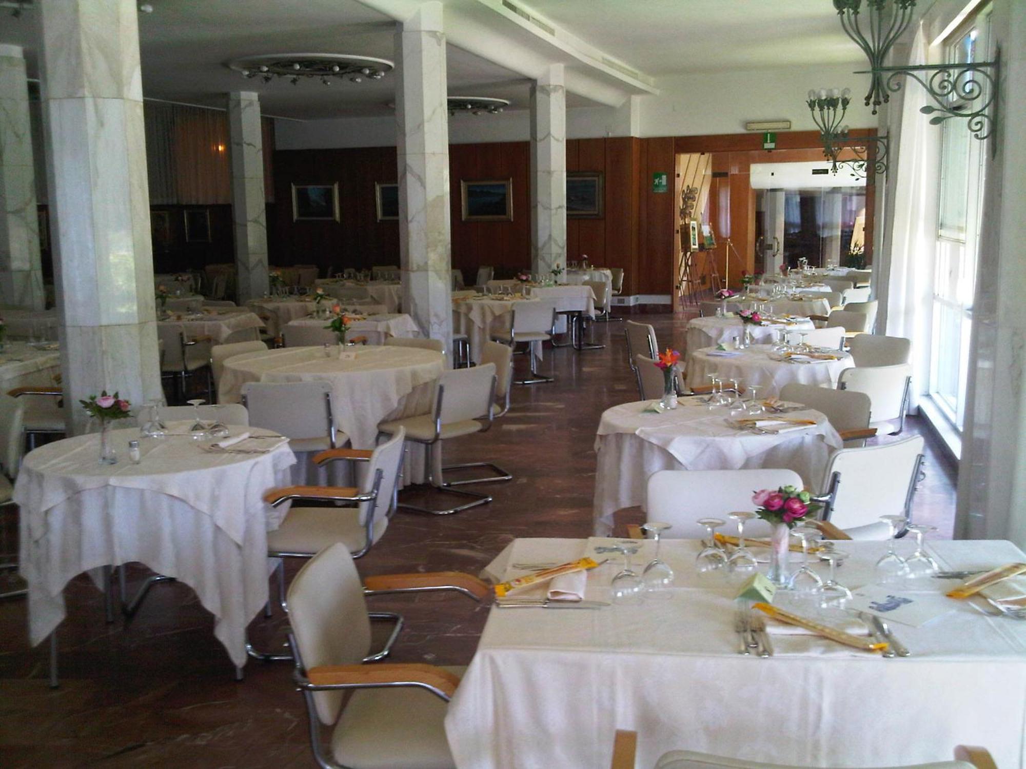 טירניה Grand Hotel Golf מראה חיצוני תמונה