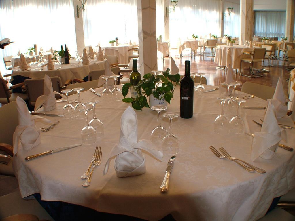 טירניה Grand Hotel Golf מראה חיצוני תמונה