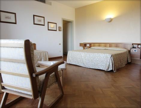 טירניה Grand Hotel Golf מראה חיצוני תמונה
