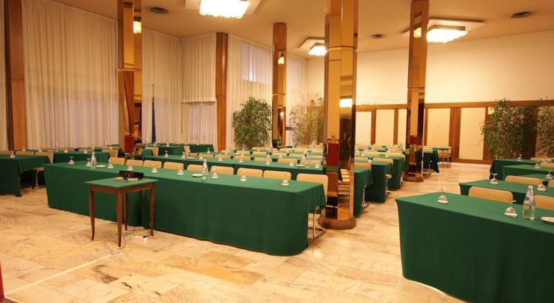 טירניה Grand Hotel Golf מראה חיצוני תמונה
