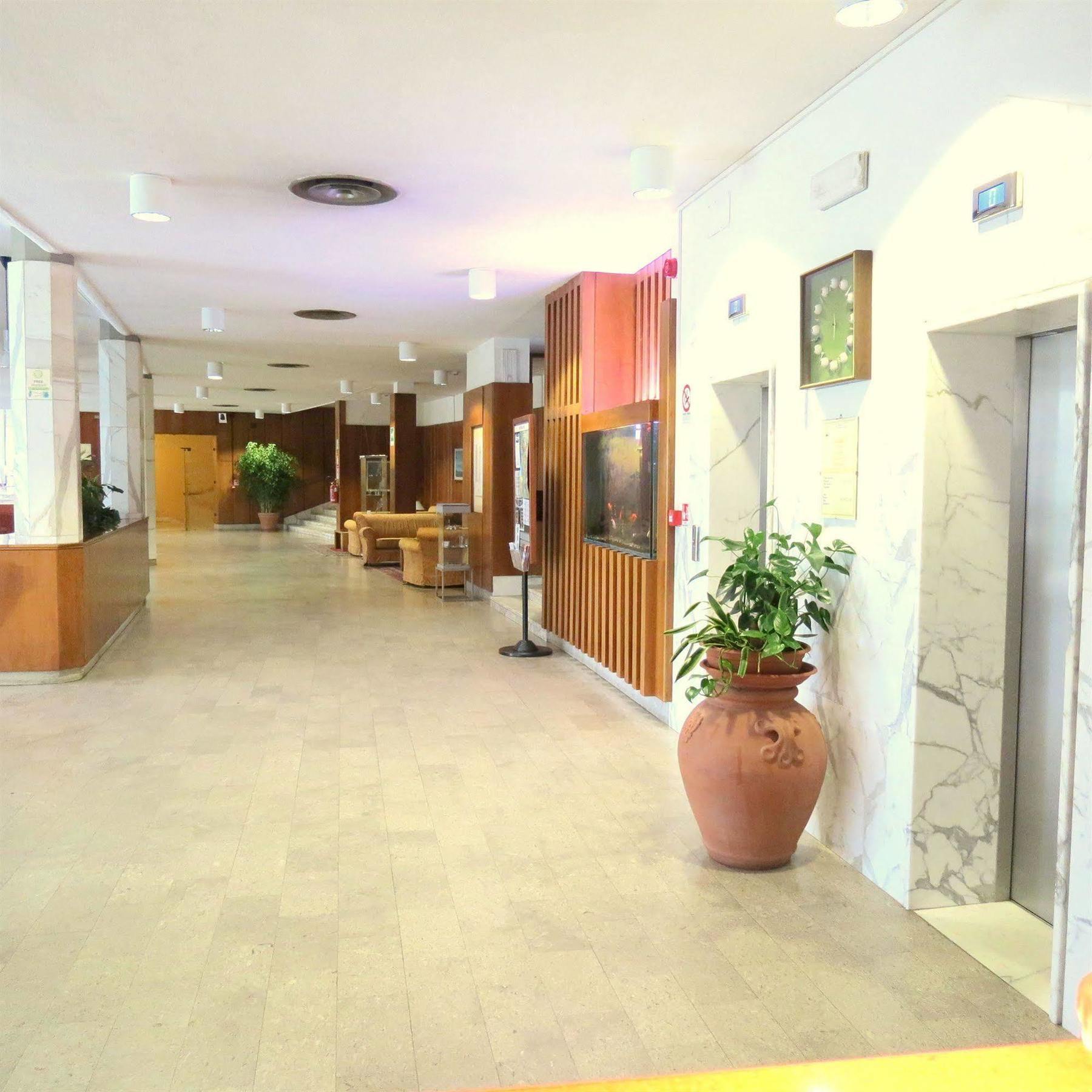 טירניה Grand Hotel Golf מראה חיצוני תמונה
