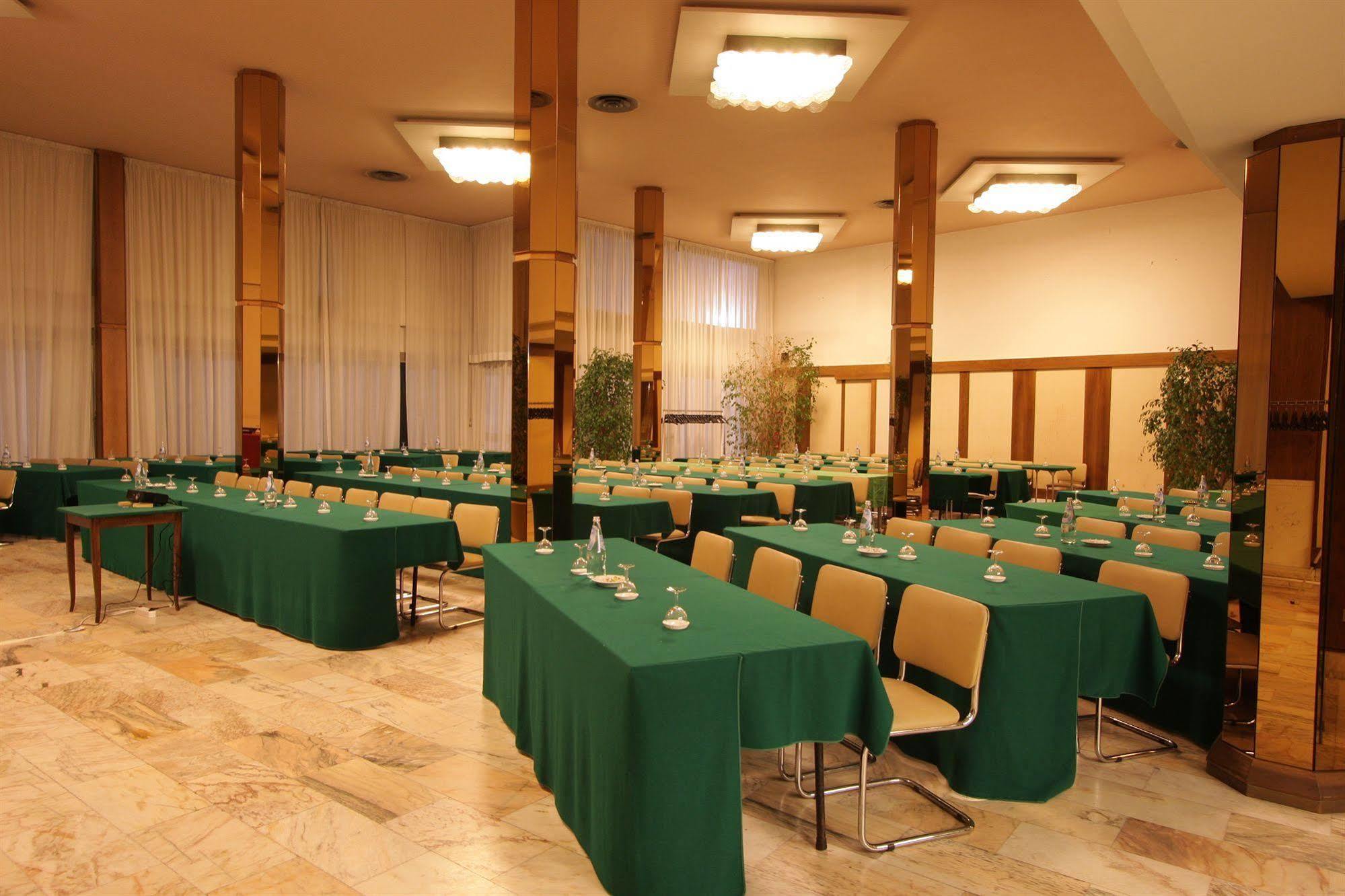 טירניה Grand Hotel Golf מראה חיצוני תמונה