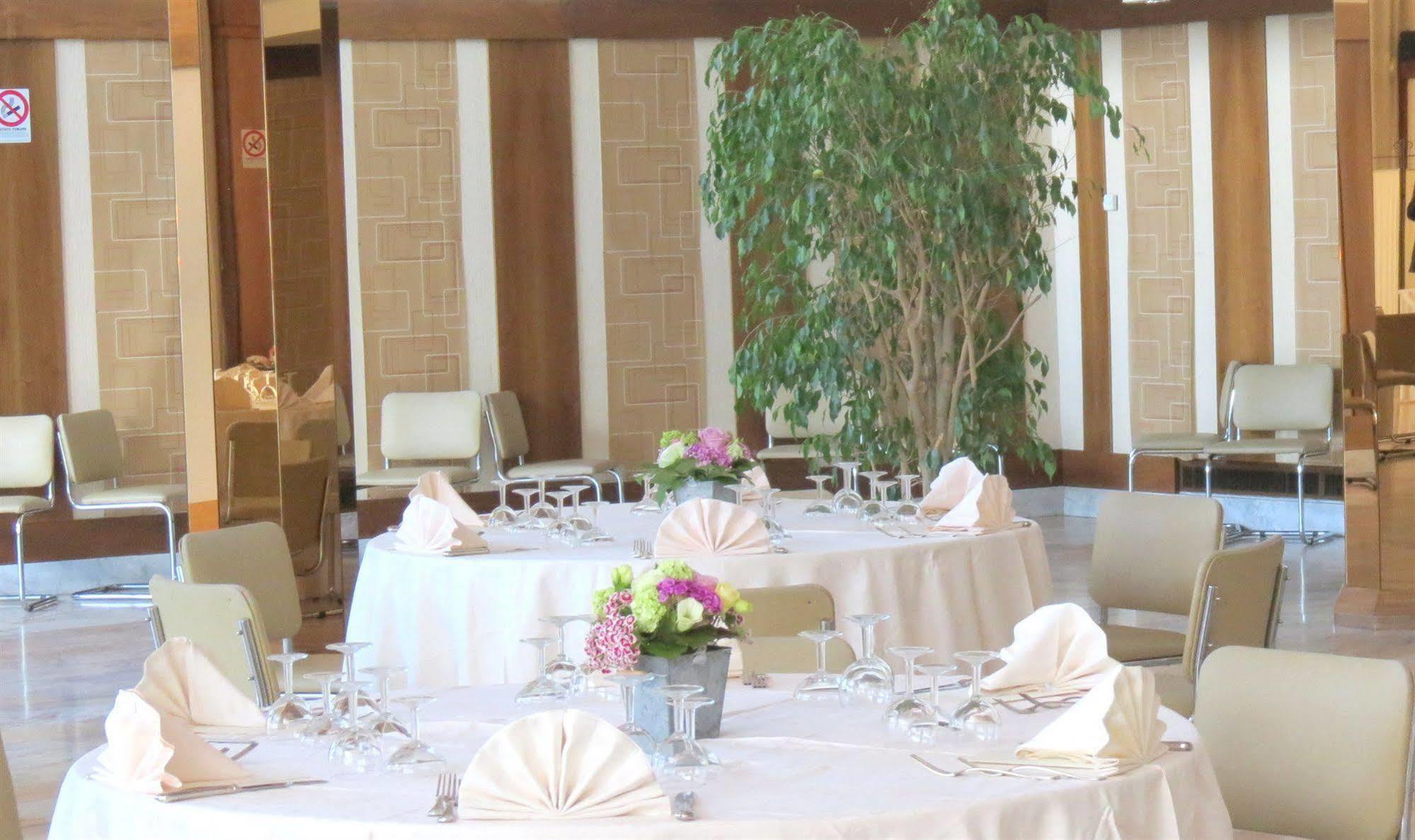 טירניה Grand Hotel Golf מראה חיצוני תמונה