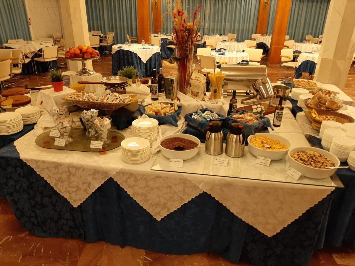 טירניה Grand Hotel Golf מראה חיצוני תמונה